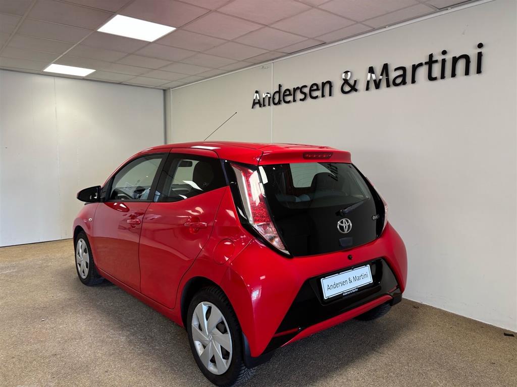 Toyota Aygo 1,0 VVT-I X-Play + X-Touch 69HK 5d - Image 3