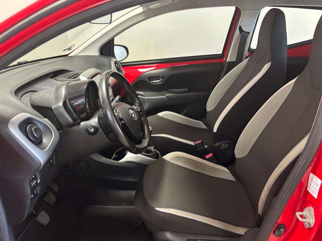 Toyota Aygo 1,0 VVT-I X-Play + X-Touch 69HK 5d - Image 4