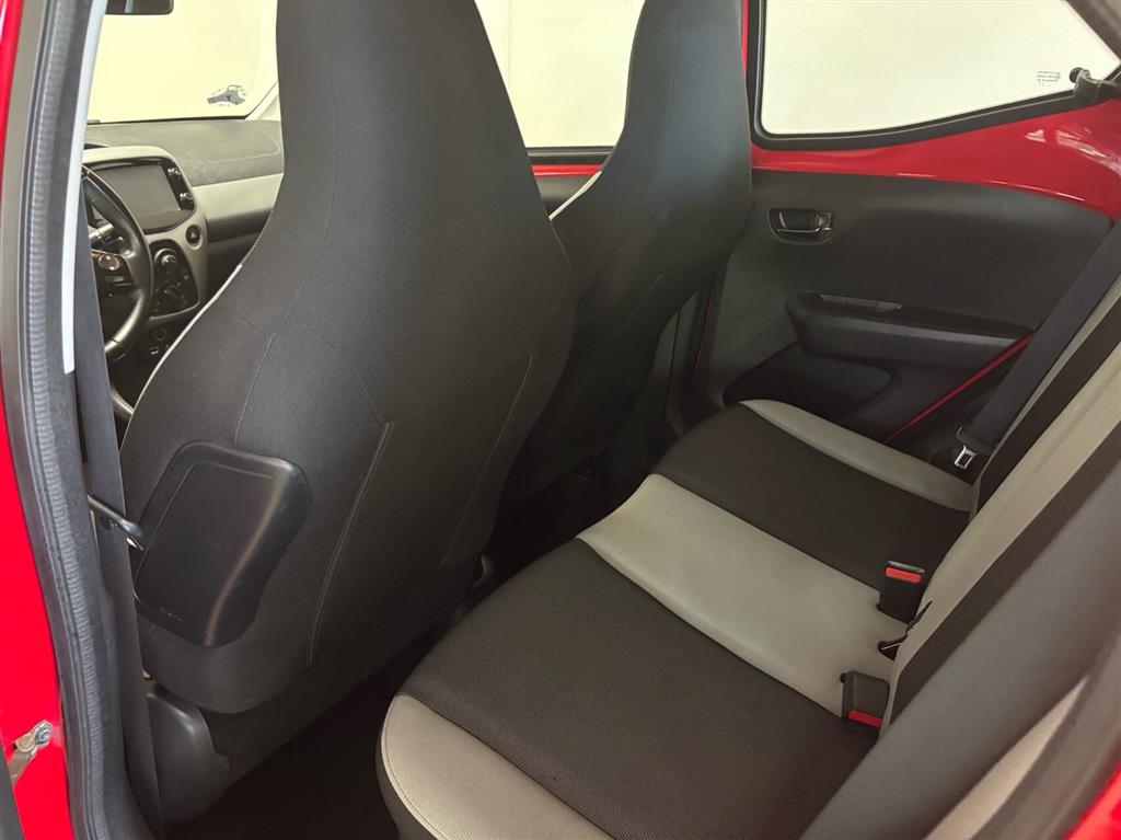 Toyota Aygo 1,0 VVT-I X-Play + X-Touch 69HK 5d - Image 5
