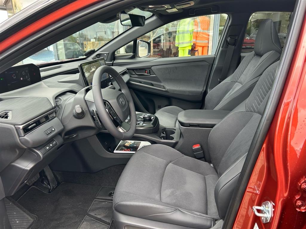 Toyota C-HR+ EL Executive Panorama AWD 343HK 5d Aut. - Image 8
