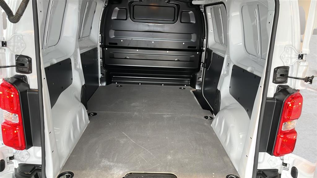 Peugeot e-Expert L2 EL Plus 136HK Van Aut. - Image 7