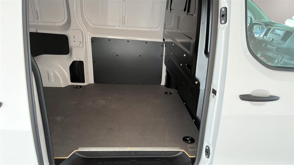 Peugeot e-Expert L2 EL Plus 136HK Van Aut. - Image 8