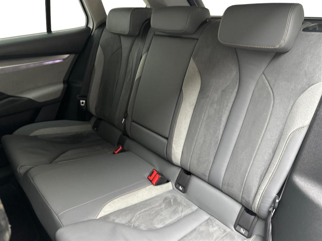 Skoda Enyaq 80 iV Design Selection Suite 204HK 5d Aut. - Image 13