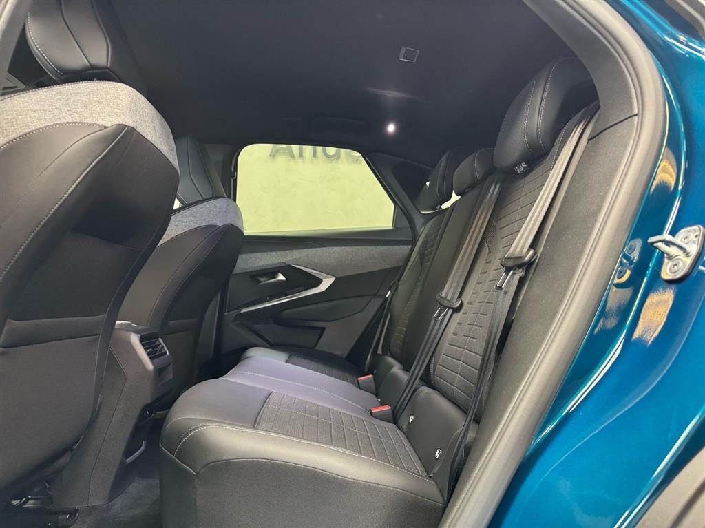 Peugeot e-3008 EL Allure 210HK 5d Aut. - Image 8