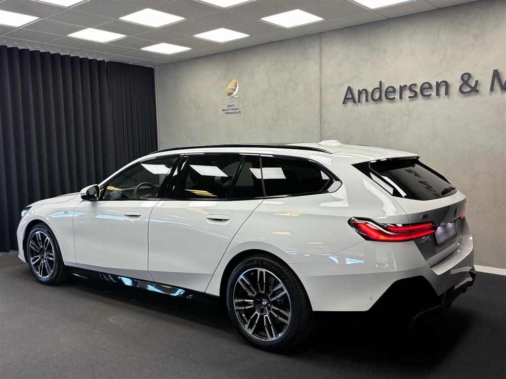 BMW i5 eDrive40 Touring EL M-Sport 340HK Stc Aut. - Image 4
