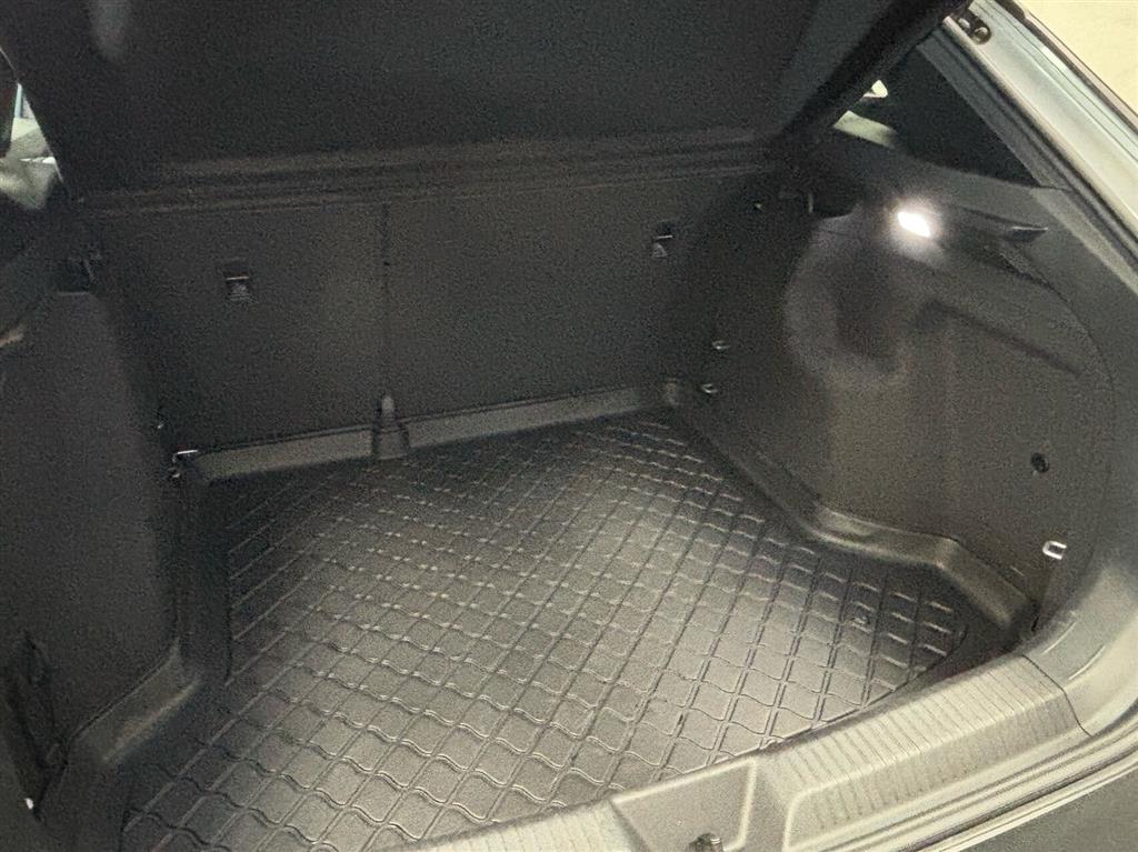 VW ID.4 EL Life Performance 204HK 5d Aut. - Image 6