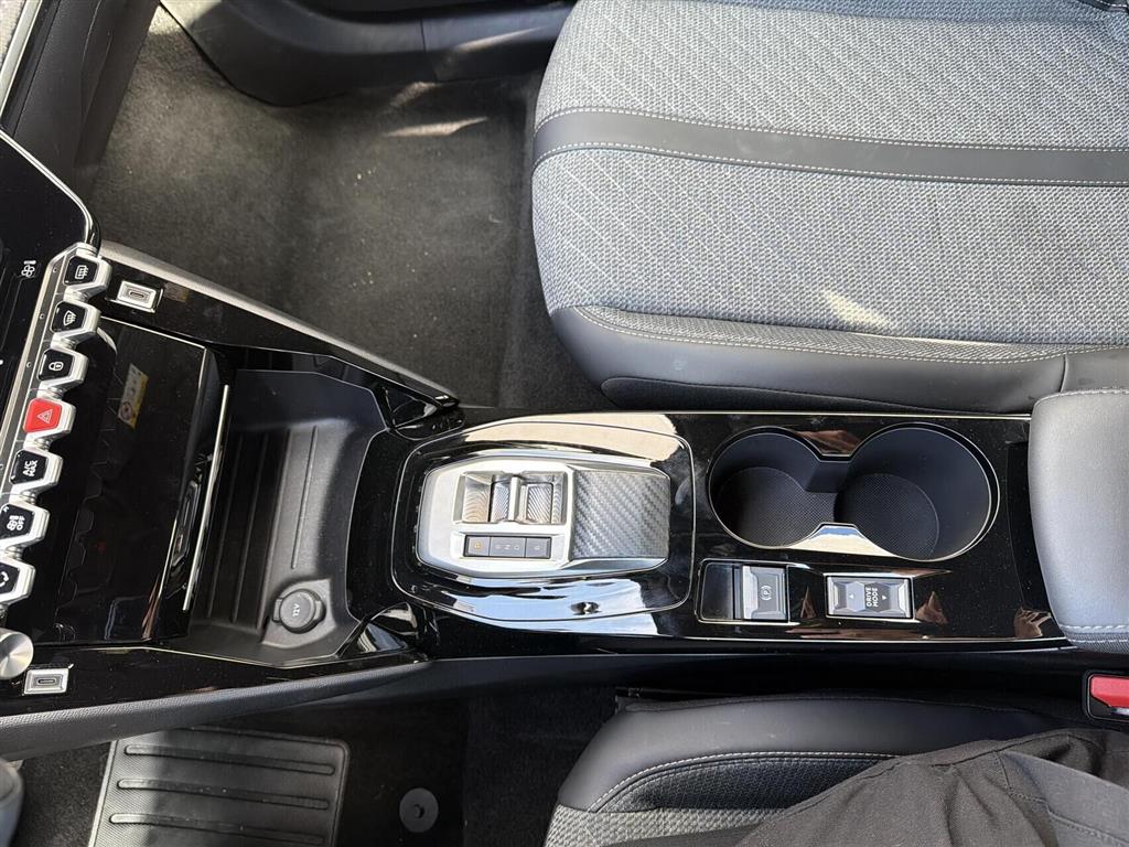 Peugeot e-2008 EL Allure 136HK 5d Aut. - Image 21