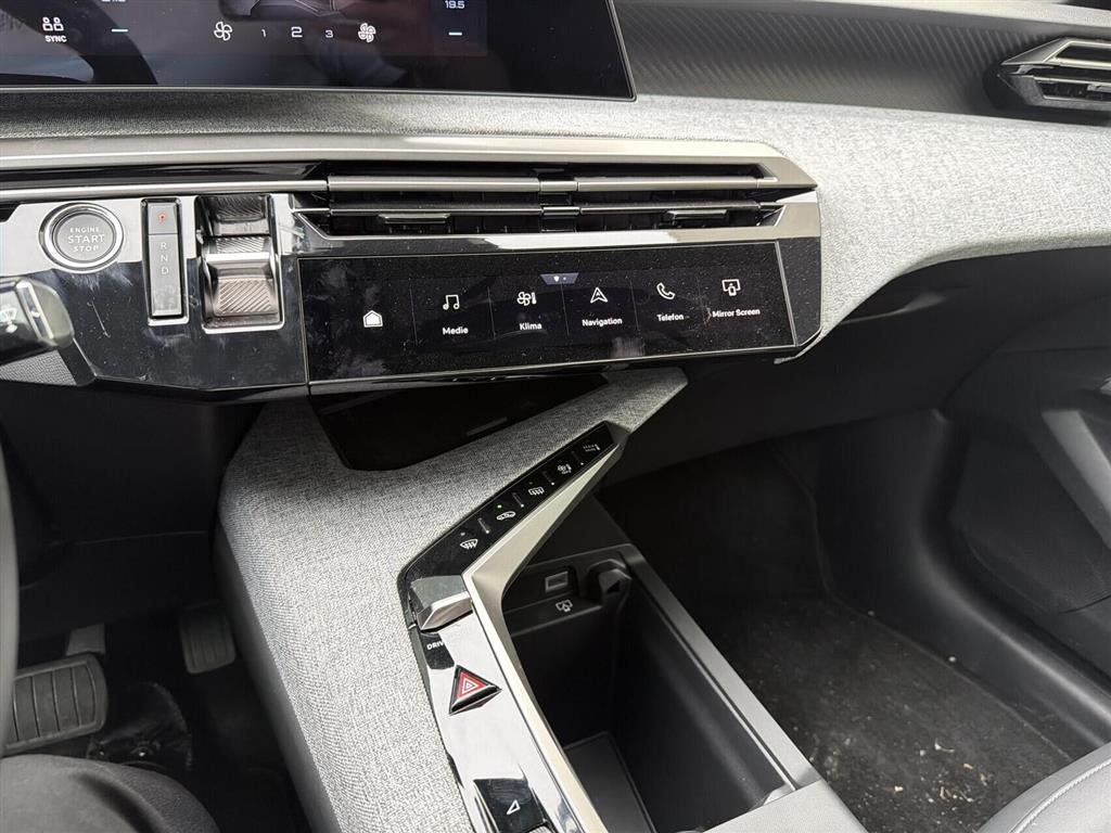 Peugeot e-3008 EL Allure 210HK 5d Aut. - Image 16