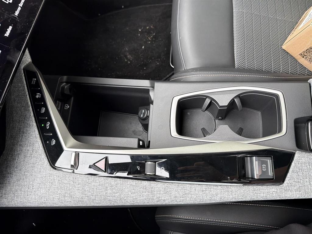 Peugeot e-3008 EL Allure 210HK 5d Aut. - Image 17