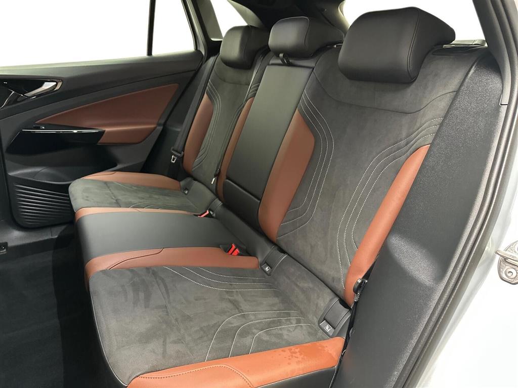 VW ID.4 EL Pro Performance 204HK 5d Aut. - Image 13