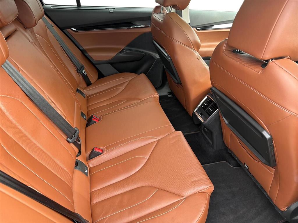 Skoda Enyaq 80 iV Design Selection Suite 204HK 5d Aut. - Image 12