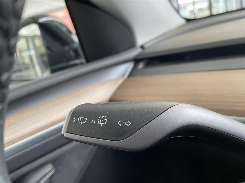 Tesla Model Y EL Long Range RWD 347HK 5d Aut. - Image 19