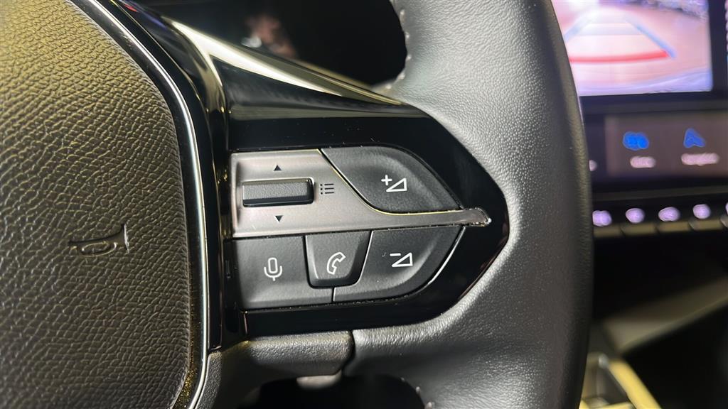 Peugeot e-308 EL First Edition 156HK 5d Aut. - Image 13