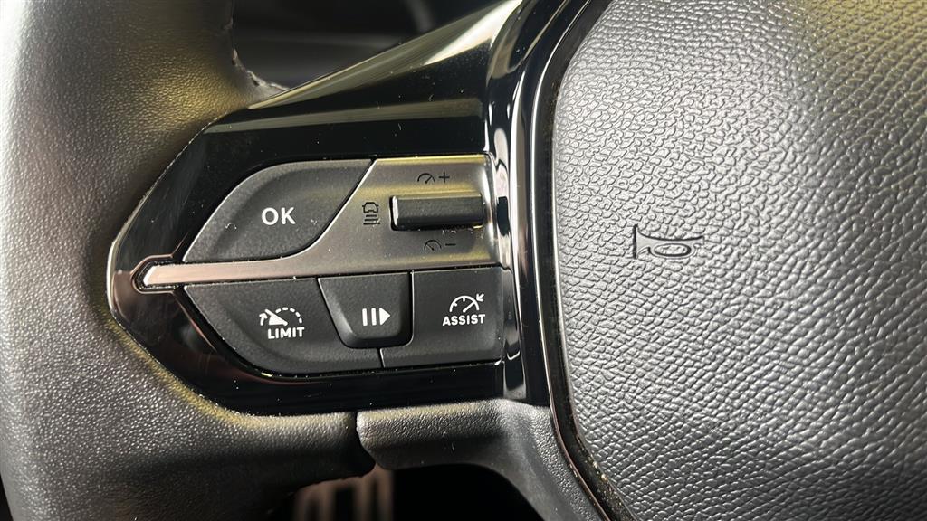 Peugeot e-308 EL First Edition 156HK 5d Aut. - Image 16