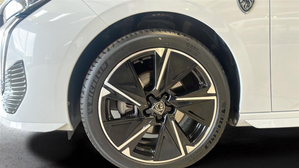 Peugeot e-308 EL First Edition 156HK 5d Aut. - Image 5
