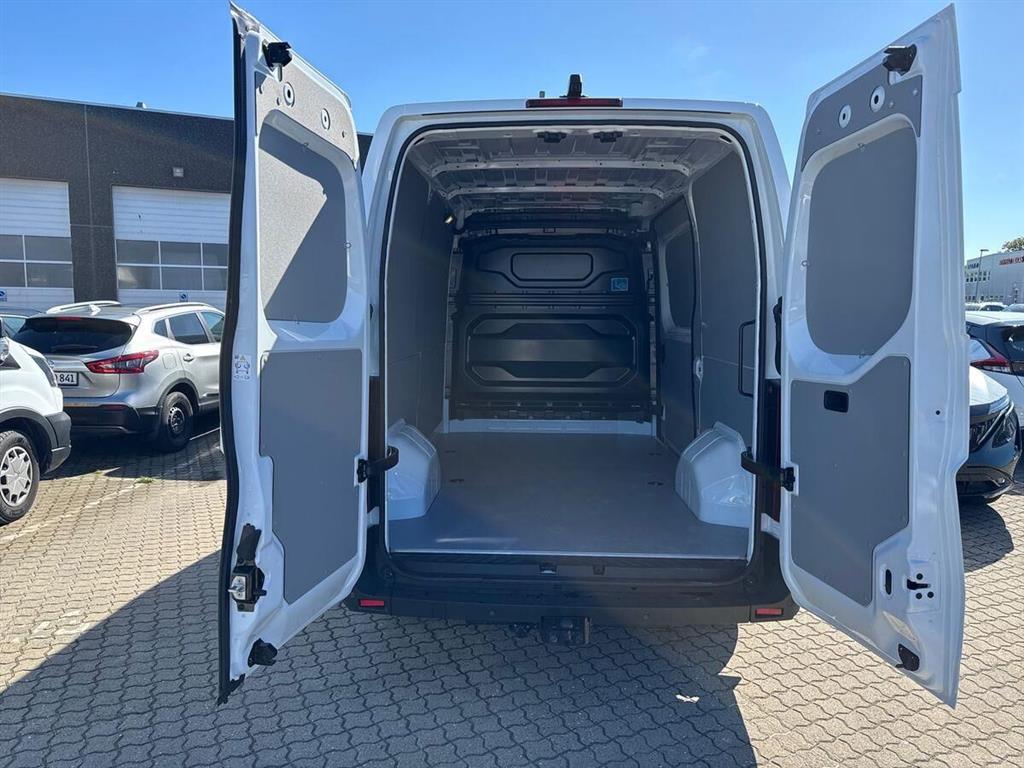 Nissan Interstar L2H2 EL N-Connecta 141HK Van Aut. - Image 8