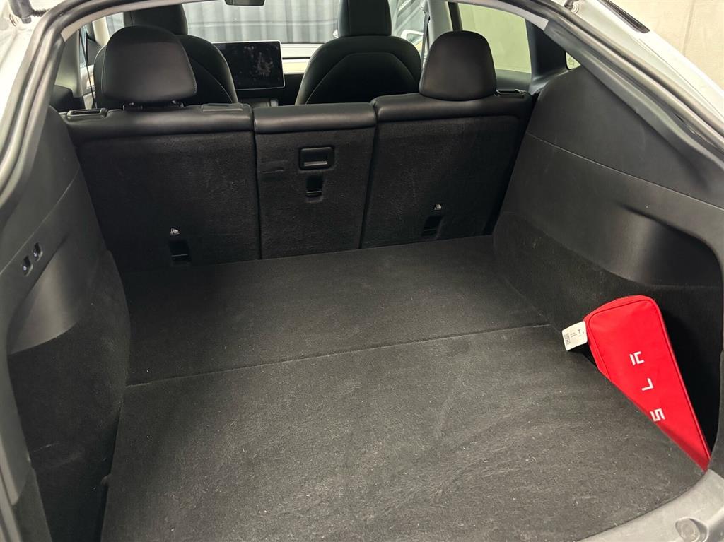 Tesla Model Y EL Long Range AWD 514HK 5d Aut. - Image 6