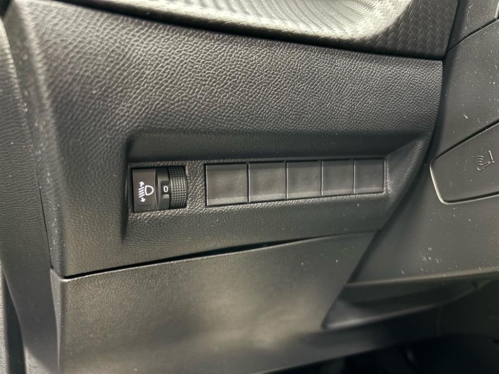 Peugeot e-2008 EL Allure 156HK 5d Aut. - Image 12