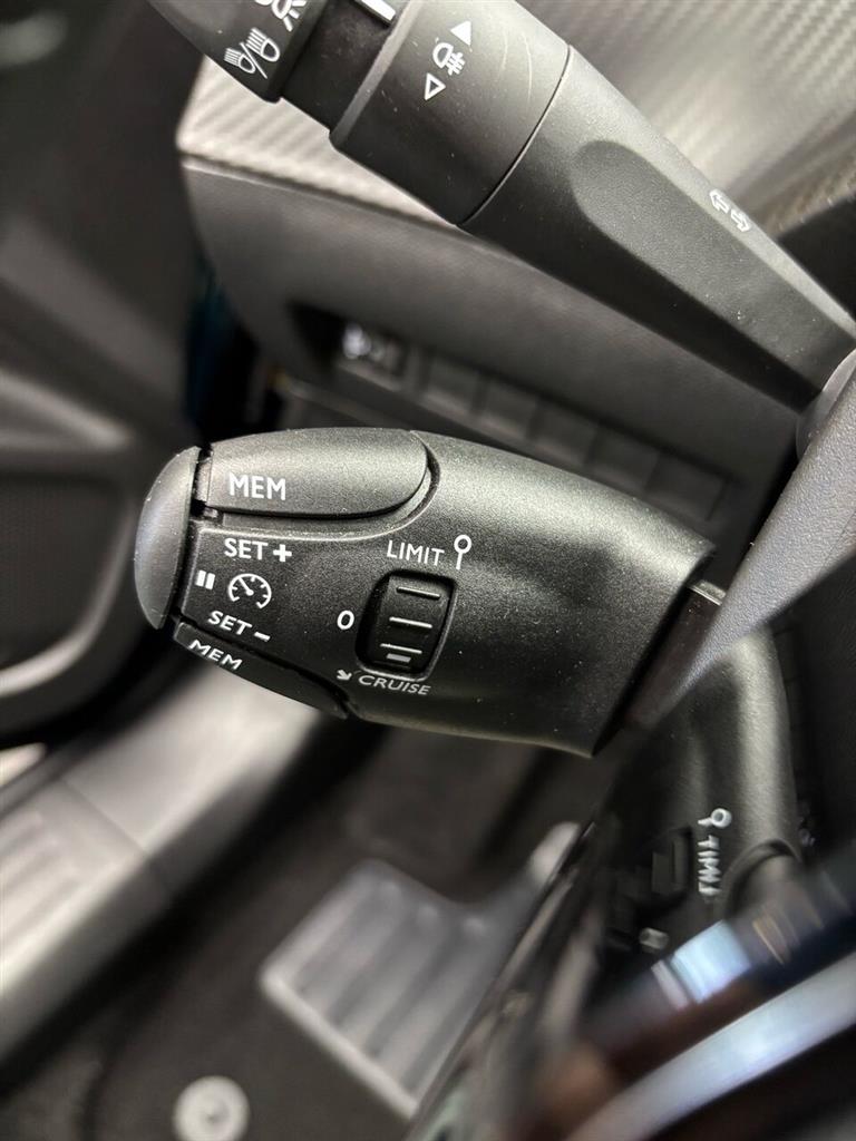 Peugeot e-2008 EL Allure 156HK 5d Aut. - Image 13