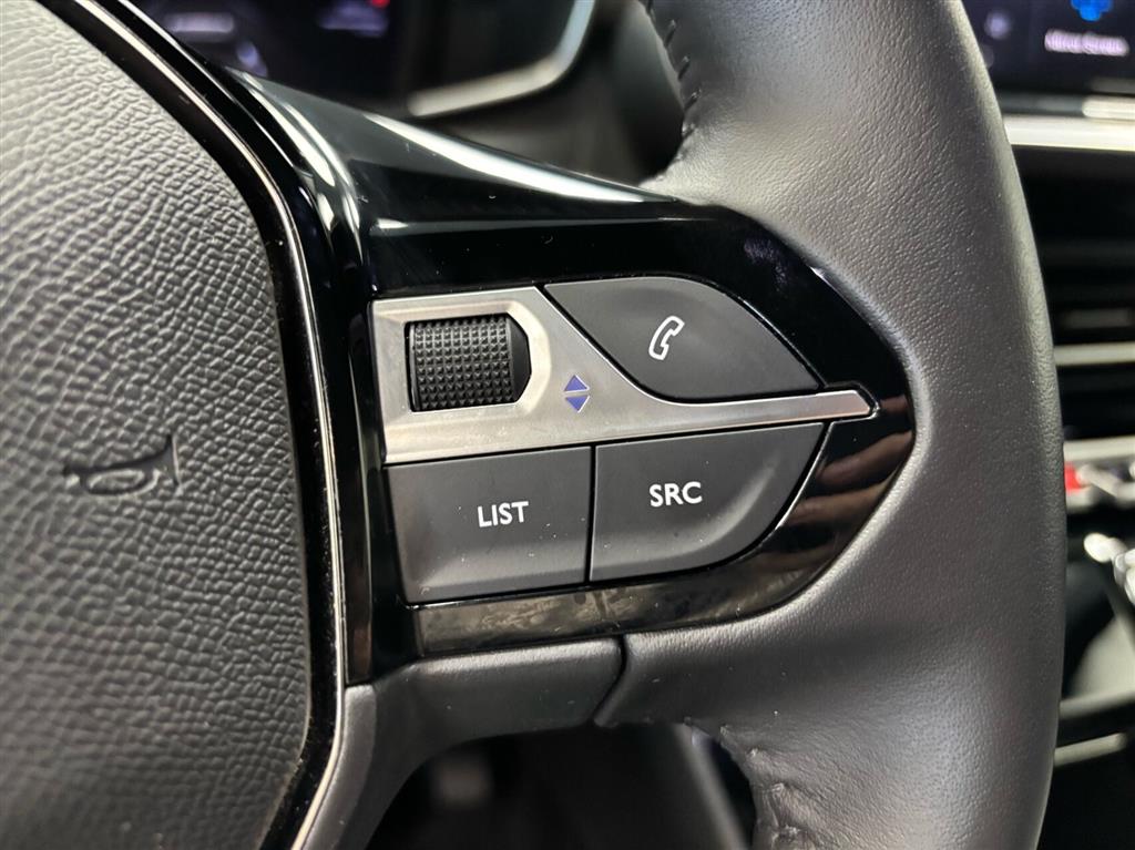 Peugeot e-2008 EL Allure 156HK 5d Aut. - Image 15