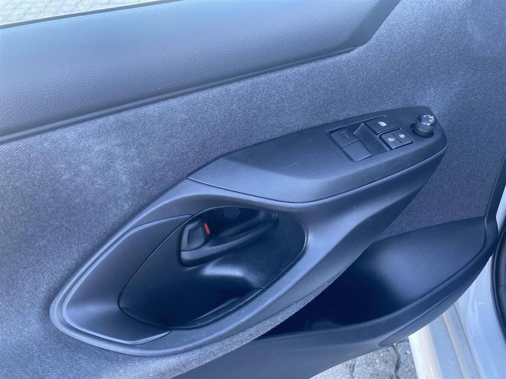 Mazda 2 1,5 VVT-I Hybrid Pure CVT 116HK 5d Trinl. Gear - Image 13