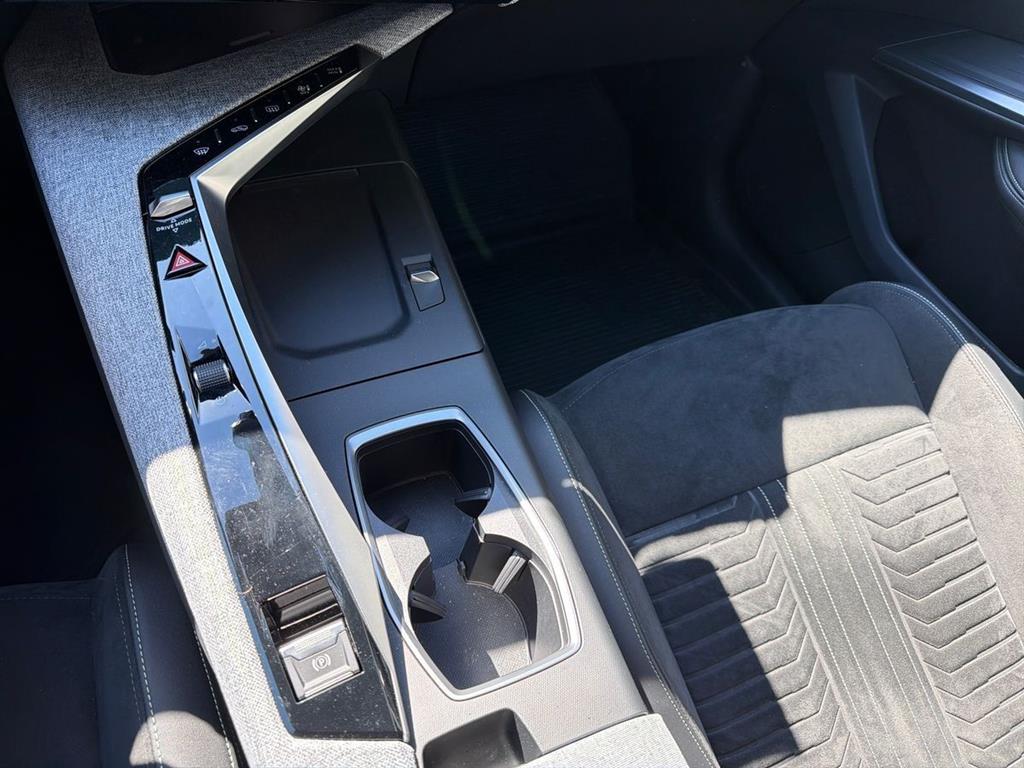 Peugeot e-3008 EL GT Pack 210HK 5d Aut. - Image 11