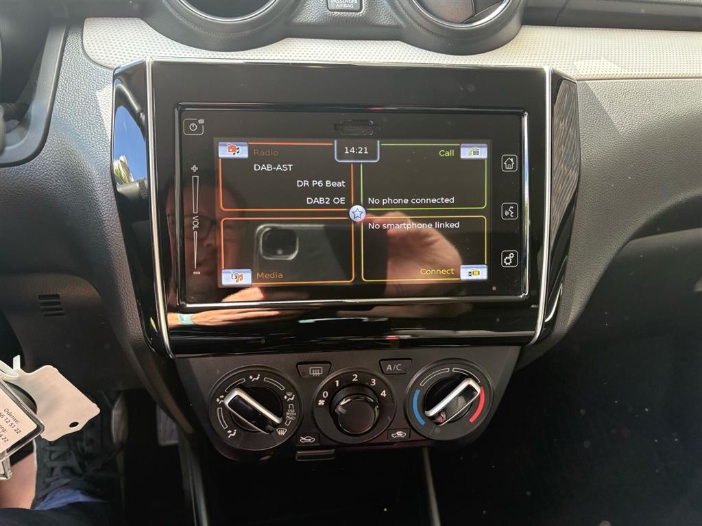Suzuki Swift 1,2 Dualjet Mild hybrid Action AEB CVT 83HK 5d Trinl. Gear - Image 9