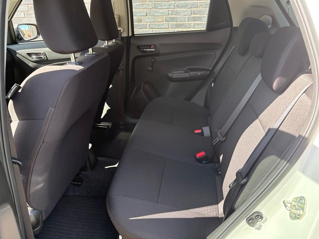 Suzuki Swift 1,2 Dualjet Mild hybrid Action AEB CVT 83HK 5d Trinl. Gear - Image 12