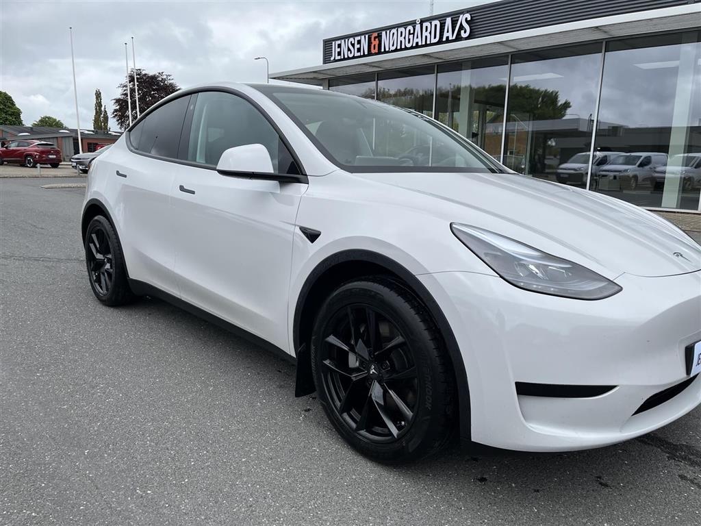Tesla Model Y EL RWD 299HK 5d Aut. - Image 2