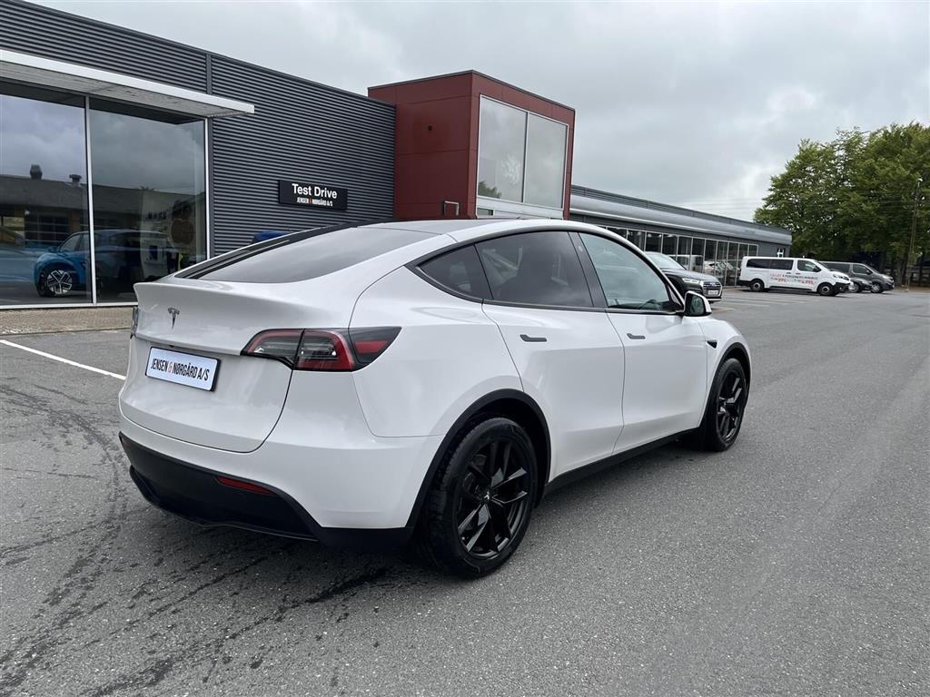 Tesla Model Y EL RWD 299HK 5d Aut. - Image 3