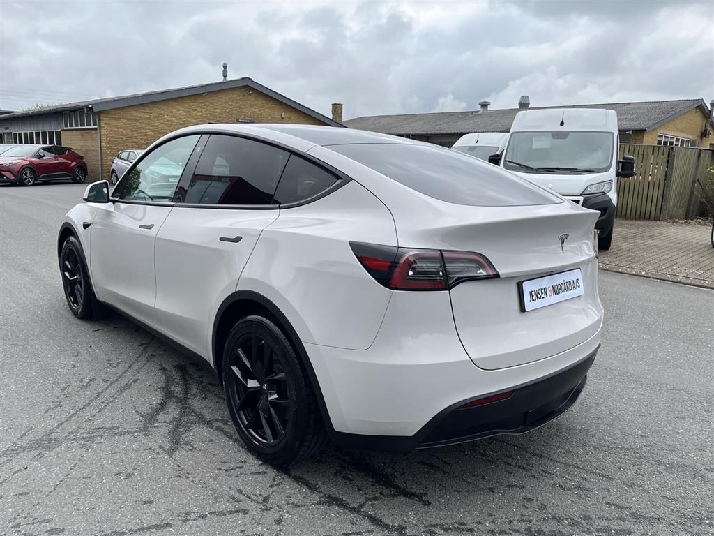 Tesla Model Y EL RWD 299HK 5d Aut. - Image 4