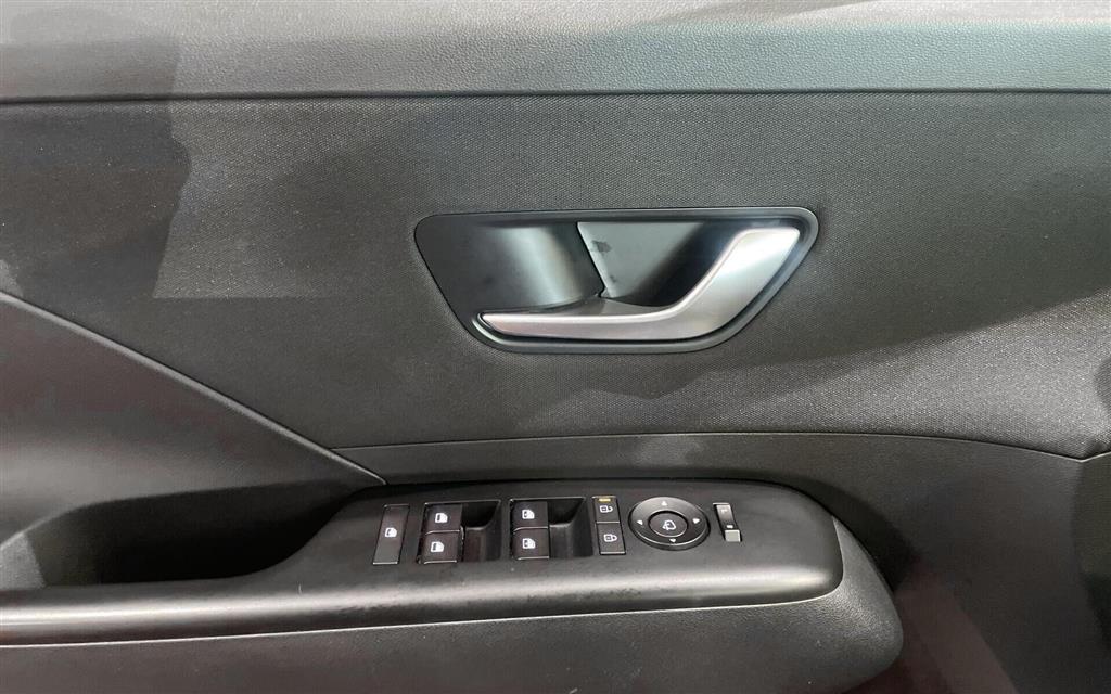 Hyundai Kona Electric 65,4 kWh Essential Long Range 217HK 5d Aut. - Image 15