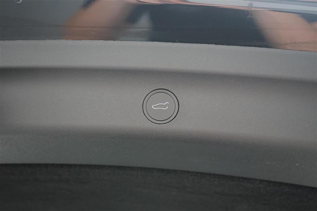 Tesla Model Y EL Long Range AWD 514HK 5d Aut. - Image 14