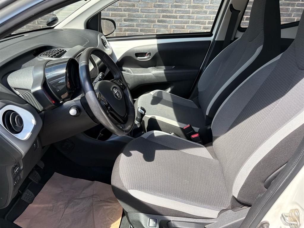 Toyota Aygo 1,0 VVT-I X-Press 72HK 5d - Image 9