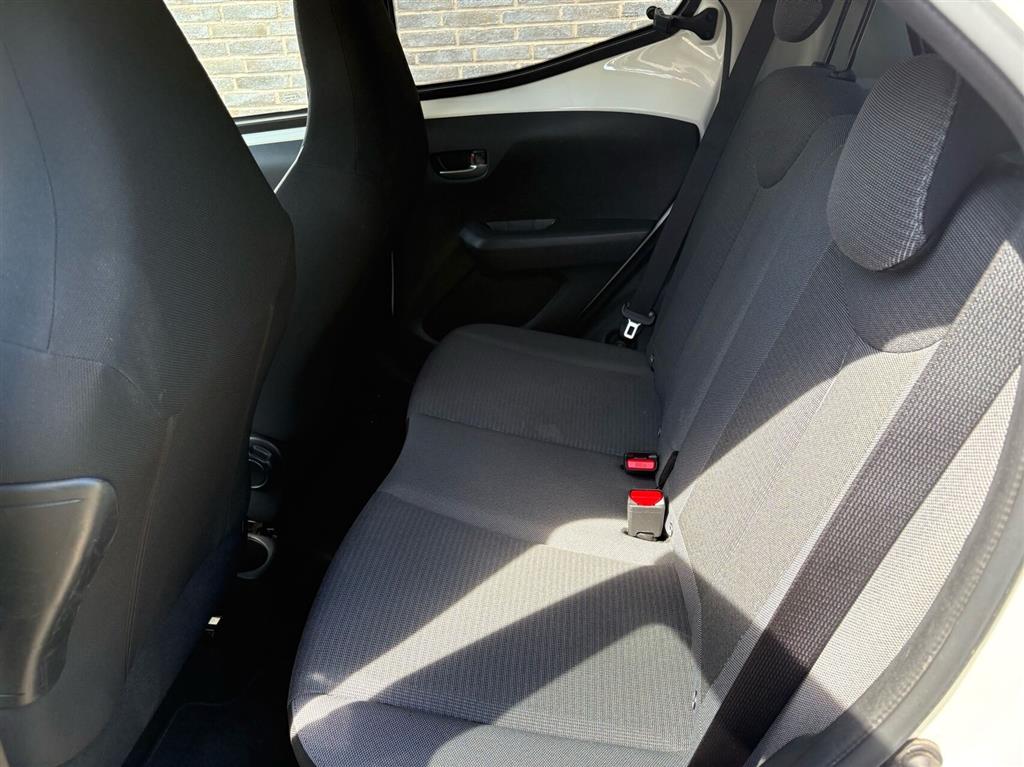 Toyota Aygo 1,0 VVT-I X-Press 72HK 5d - Image 10