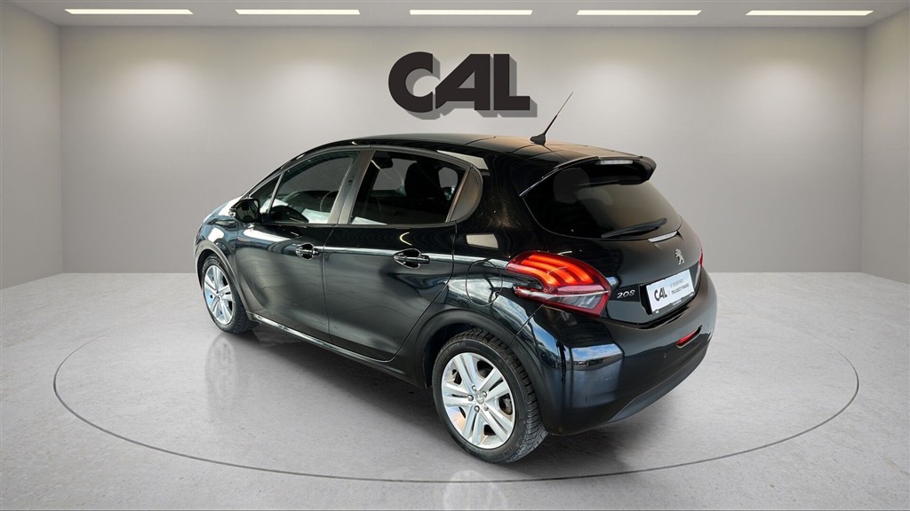 Peugeot 208 1,5 BlueHDi Signature+ 100HK 5d - Image 3