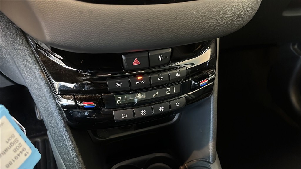 Peugeot 208 1,5 BlueHDi Signature+ 100HK 5d - Image 10