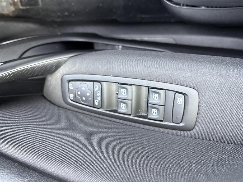 Renault Mégane Sport Tourer 1,3 TCE GPF Limited 140HK Stc 6g - Image 16