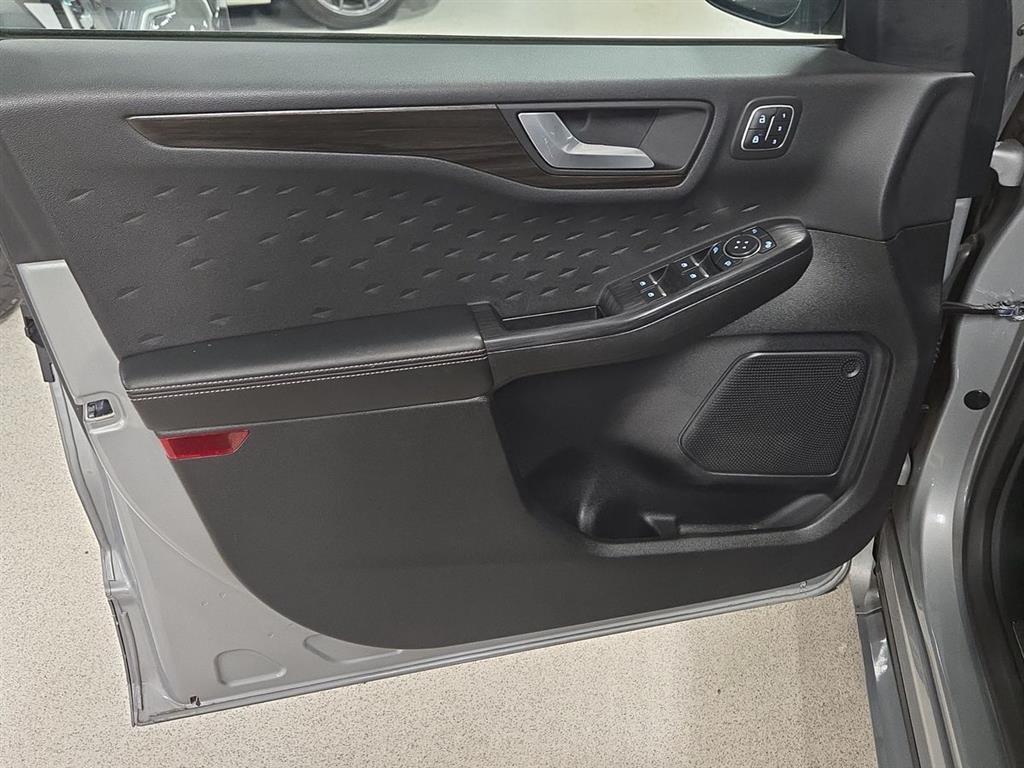 Ford Kuga 2,5 Plugin-hybrid Vignale CVT 225HK 5d Trinl. Gear - Image 20