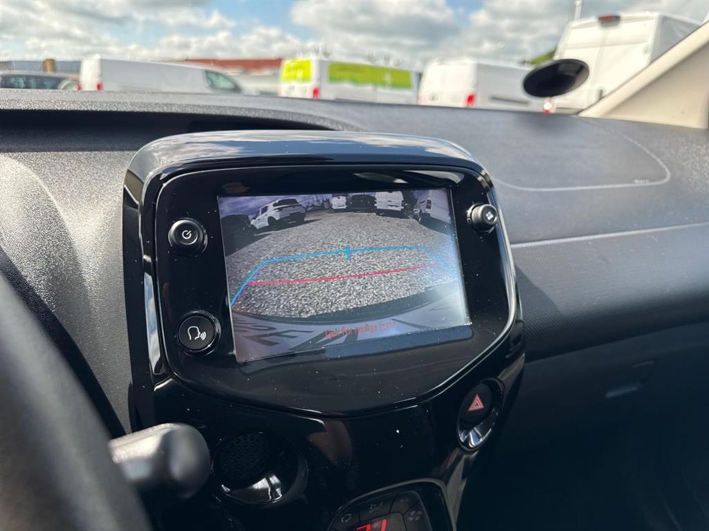 Citroën C1 1,0 VTi Shine 72HK 5d - Image 17