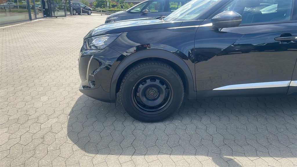 Peugeot 2008 1,2 PureTech Platin Sport 130HK 5d - Image 5