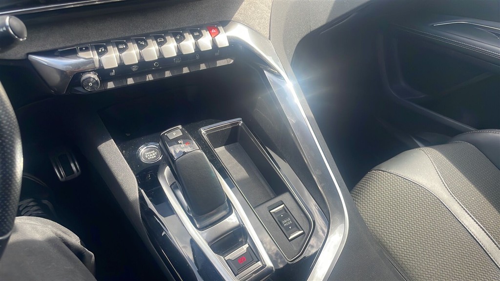 Peugeot 3008 1,6 Plugin-hybrid GT EAT8 225HK 5d 8g Aut. - Image 18