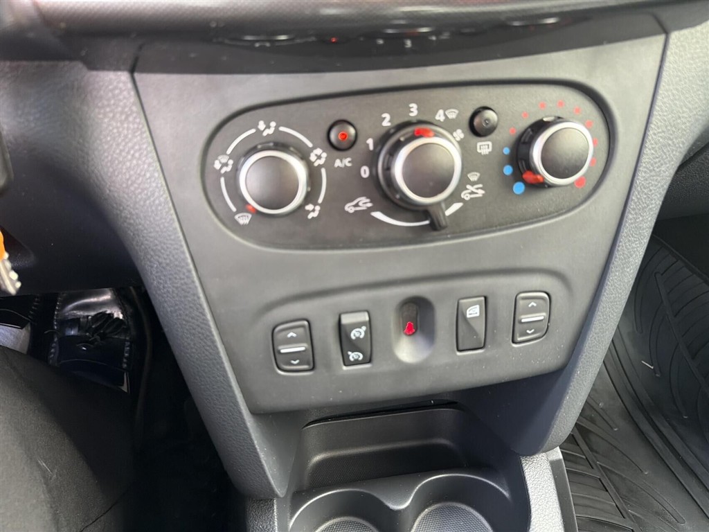 Dacia Logan 0,9 Tce Stepway Start/Stop 90HK - Image 17
