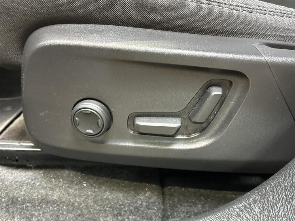 Volvo XC40 P6 Recharge Plus 231HK 5d Aut. - Image 17