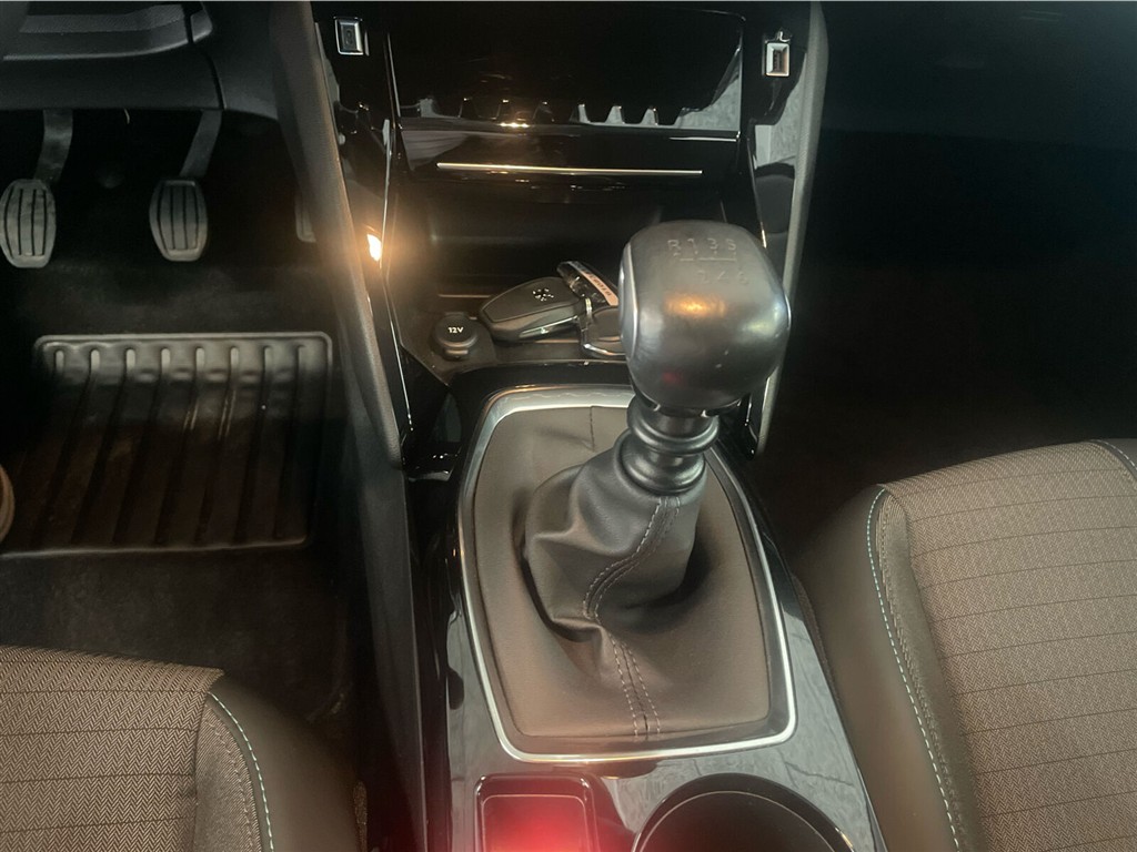 Peugeot 208 1,2 PureTech Allure 100HK 5d 6g - Image 17