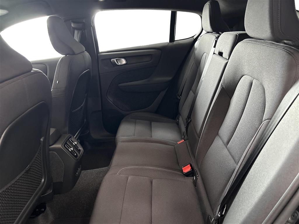 Volvo C40 P8 Recharge Twin Ultimate AWD 408HK 4d Trinl. Gear - Image 8