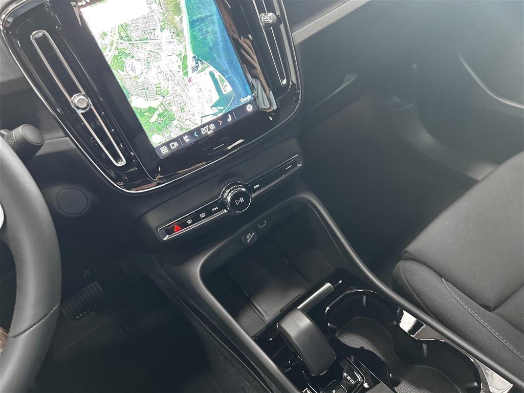 Volvo C40 P8 Recharge Twin Ultimate AWD 408HK 4d Trinl. Gear - Image 13