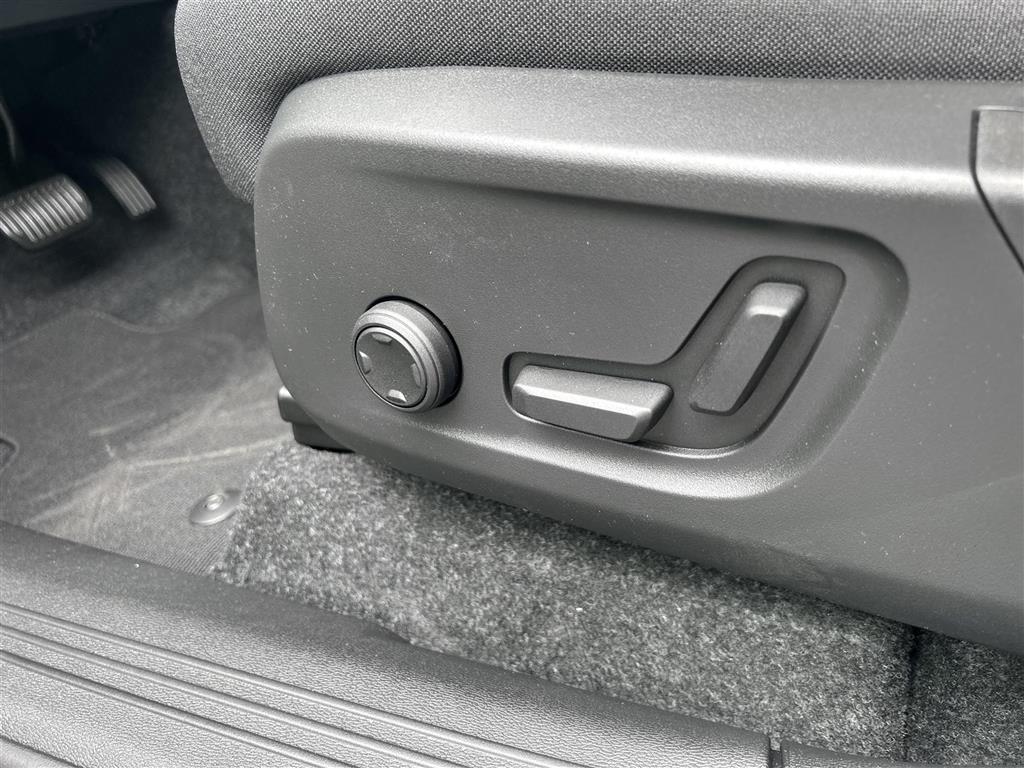 Volvo C40 P8 Recharge Twin Ultimate AWD 408HK 4d Trinl. Gear - Image 15