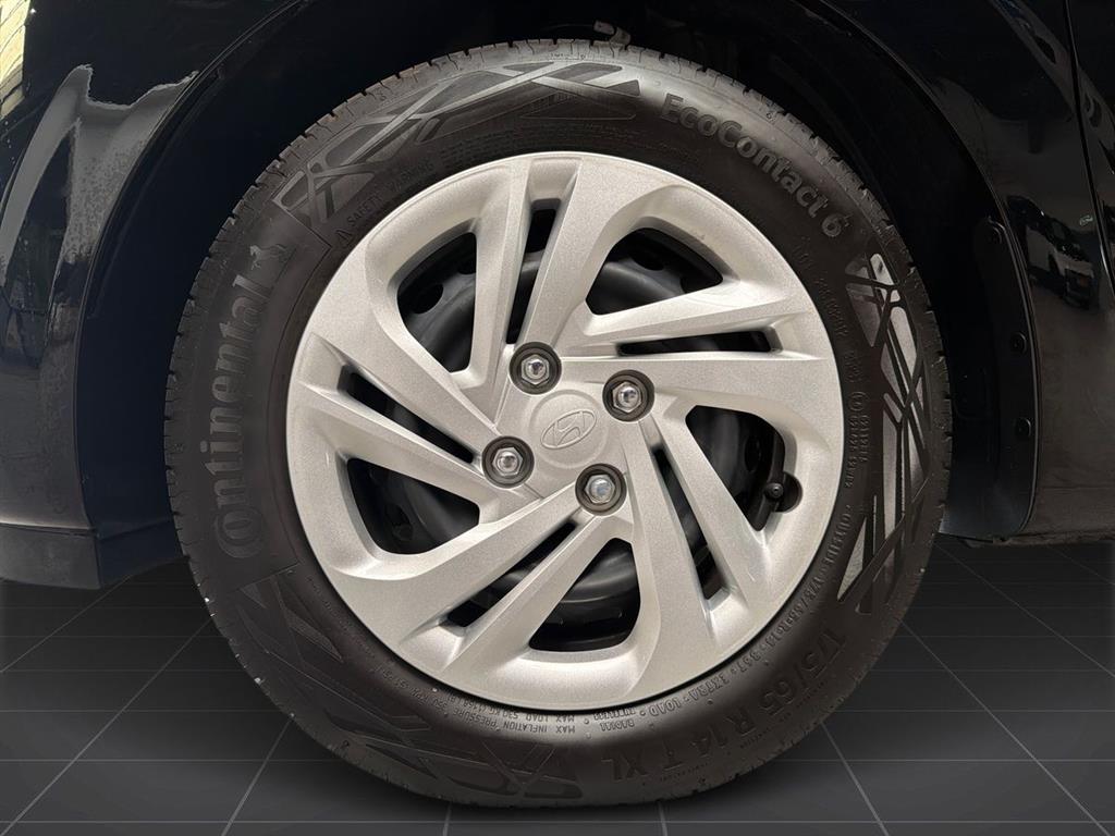 Hyundai i10 1,0 Essential 67HK 5d - Image 6