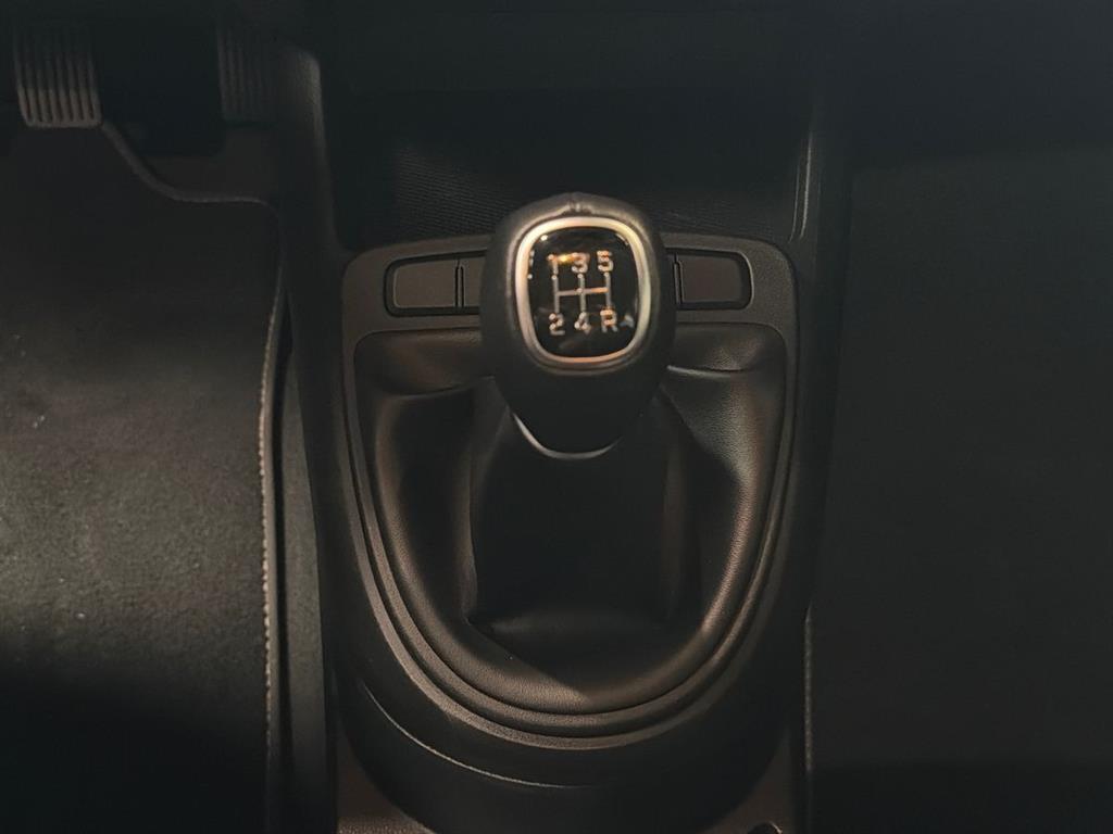 Hyundai i10 1,0 Essential 67HK 5d - Image 18